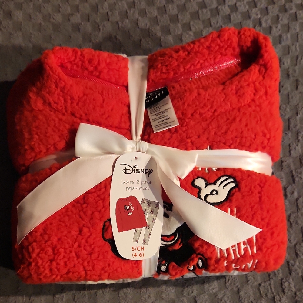 NWT‎ Womens Disney PJ's Size S